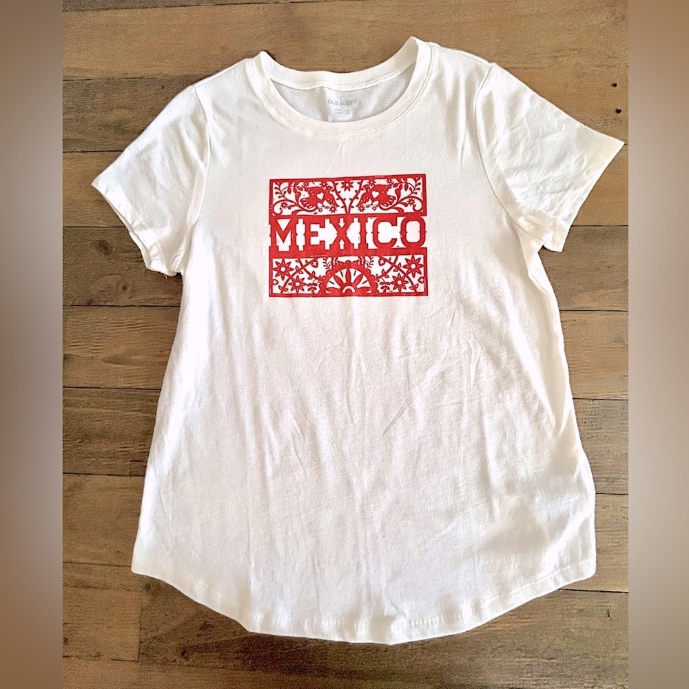 💖5 for $50💖OLD NAVY White T-shirt with red papel picado México logo scoop hem